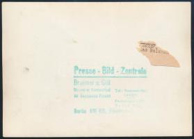 cca 1941 A fronton sárban elakadt 39M Csaba páncélgépkocsit próbálnak kézzel kihúzni a katonák, ered...