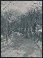 cca 1965 Budapest, rózsadombi utca kora tavasszal, autóval, szép állapotban, 23,5×17,5 cm