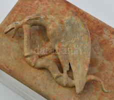 cca 1890 fém fedeles üveg tartó, fedelén plasztikus harcoló sas-kígyó motívummal, tüziaranyozás nyom...