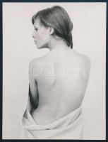 cca 1975 Pataki Ági modell pályafutása elején, hátakt, fotó, szép állapotban, 11,5×8,5 cm