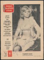 Ruttkai Éva, Váradi Hédi, Pap Éva, Felföldi Anikó, Demjén Gyöngyvér aláírásai őket ábrázoló újságkiv...