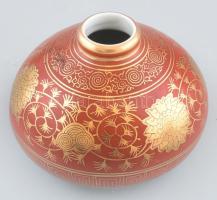 Kutani japán díszváza, korall alapon arany festéssel, stilizált krizantém motívummal, porcelán, jelzett, hibátlan. m: 9, d: 11 cm
