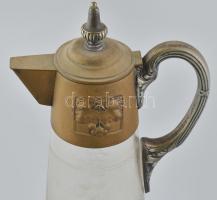 Régi boros karaffa, szőlő motívumokkal díszített, üveg, fém, korának megfelelő állapotban. M: 32 cm