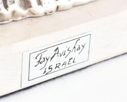 Fay Avishay izraeli "Hegedűs a háztetőn" ezüstözött szobor gipsz talapzaton, feliratozva, ...