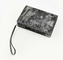 Retro Sony hordozható kazettás magnó, új állapotban, sérült bőr tokkal 18x12 cm
