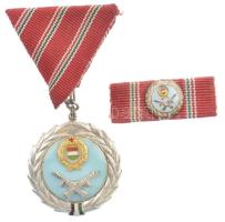 1957. Szolgálati Érdemérem zománcozott kitüntetés mellszalagon, miniatűrrel szalagsávon, eredeti tokban T:1- NMK 618.