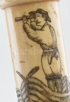 Csont szivartartó, fa betéttel, hajó motívumokkal díszített, h: 16,5 cm