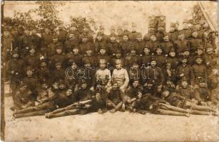 Osztrák-magyar katonák csoportképe / WWI Austro-Hungarian K.u.K. military, group of soldiers. photo (vágott / cut)