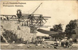 1913 K.u.K. Eisenbahn-Regiment. Freitragendes Montieren / Austro-Hungarian K.u.K. military Railway Regiment at work (r)