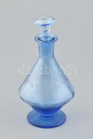Kék üveg kiöntő, dugóval, csorbával, m: 20 cm