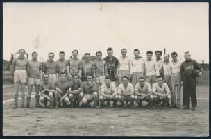 cca 1950-1960 Szikra labdarúgócsapat, fotó, 14x9 cm
