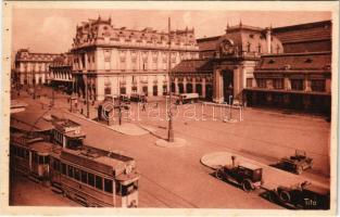Bordeaux, La Gare Saint-Jean / railway station, tram, automobile