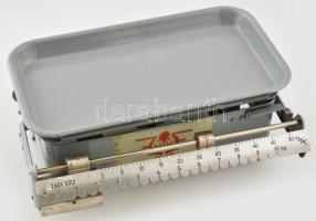 HTK öntöttvas, egytálcás konyhai mérleg (max. 10 kg), XX. sz. közepe, jelzett, korának megfelelő állapotban, 30x20x11,5 cm
