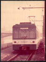 cca 1987 4 db régi mozdonyokat, illetve HÉV szerelvényt ábrázoló fotó, közte három a hátoldalon pecséttel jelzett (fényképezte Karai Sándor), 14x9 cm és 28x21 cm között