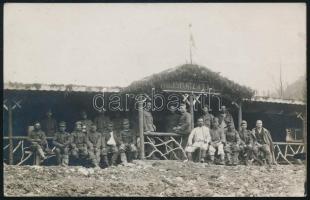 cca 1916-1918 Az Erdélyben harcoló cs. és kir. 105. gyalogezred tábori elsősegélynyújtó helye (Hilfsplatz d. I. R. 105.), I. világháborús fotólap, 14x8,5 cm