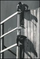 cca 1976 Zsigri Oszkár (1933-?) budapesti fotóművész hagyatékából jelzés nélküli, vintage fotóművészeti alkotás (Építkezés), ezüst zselatinos fotópapíron, 30x20,4 cm