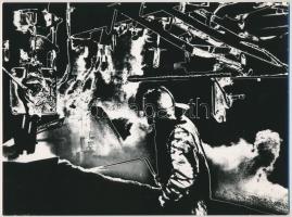 cca 1979 Juhász Miklós miskolci fotóművész pecséttel jelzett, vintage fotóművészeti alkotása (Csapolás), ezüst zselatinos fotópapíron, 18x24 cm