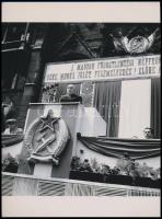cca 1948 Rákosi Mátyás a Kossuth téren, a néhai Lapkiadó Vállalat fotólaborjának archívumából 1 db mai nagyítás, 17,7x24 cm