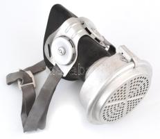 NDK Néphadsereg (Volksarmee) katonai szimatszatyor, gázálarccal, csajkával és kulaccsal. Korának meg...