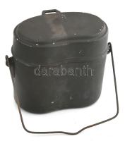 NDK Néphadsereg (Volksarmee) katonai szimatszatyor, gázálarccal, csajkával és kulaccsal. Korának meg...