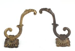Szecessziós bronz fali akasztó/fogas pár, jelzés nélkül, korának megfelelő állapotban, h: 14 cm