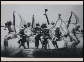 Angelo Funk Pál (1894-1974) budapesti fényképész és fotóművész emlékére, 2021-ben készült fekete-fehér olajfestmény fotómásolata, a Serlegtánc (cca 1933) című alkotása nyomán, mai nagyítás, 17,7x24 cm