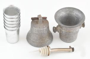 Alumínium tárgyak, 9 db: MOFÉM kis mozsár, csengő, kiöntő dugó, 6 db kupica. Vegyes állapotban, 4-10 cm
