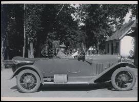 cca 1923 Automobil, Gráf Rudolf egri fényképész hagyatékából 1 db mai nagyítás, 17,7x24 cm