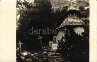 Tátra, Vysoké Tatry; jelképes temető a Poprádi tónál / cemetery near the Popradske pleso. photo