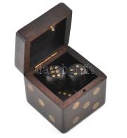 Fa kockapóker szett, 6 db dobókocka eredeti fadobozban, 6,5x6,5x6 cm