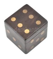 Fa kockapóker szett, 6 db dobókocka eredeti fadobozban, 6,5x6,5x6 cm