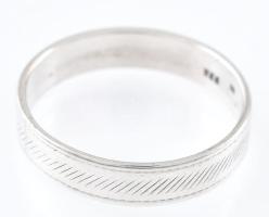 Ezüst(Ag) mintás karikagyűrű, jelzett, méret: 50, nettó: 1,8 g