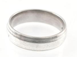 Ezüst(Ag) karikagyűrű kővel, jelzett, méret: 56, bruttó: 4,3 g