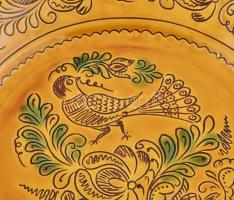 Mónus Ferenc (1931-1999). mázas kerámia tál és korsó, jelzett. d. 47 cm, m: 40 cm