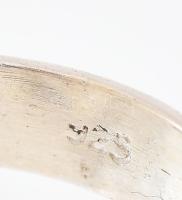 Ezüst(Ag) opál, ametiszt és gyöngy díszítéssel, jelzett, méret: 53, bruttó: 9,36 g