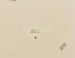 Német nagy méretű kerámia dísztál. Mázas kerámia, kézzel festett, hátoldalán lényegtelen lepattanáss...