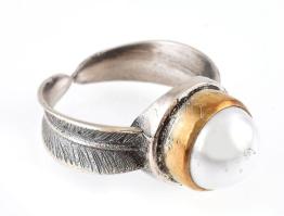 Ezüst(Ag) gyűrű gyönggyel, jelzett, méret: 54, bruttó: 6,2 g