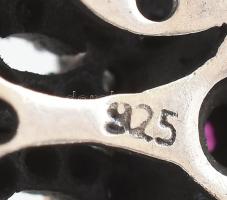 Ezüst(Ag) nyaklánc kövekkel gazdagon kirakott medállal, szintetikus rubinnal, jelzett, bruttó: 10,3 ...