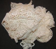 19db kézi horgolású csipke alátét és terítő, eltérő méretben