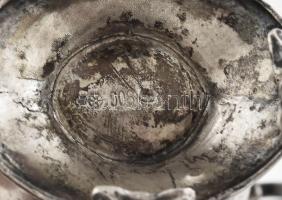 Ezüst (Ag) szecessziós vázácska, plasztikus virágdíszítéssel. Jelzett, korának megfelelő állapotban,...