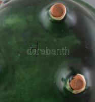 Gulyásos bogrács, hat mély tányérral, sós/paprikás bödönnel. Zöld kerámia d:26 cm, 15 cm, 14 cm