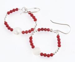 Ezüst(Ag) fülbevalópár korall díszítéssel, jelzés nélkül, d: 3 cm, bruttó: 3 g