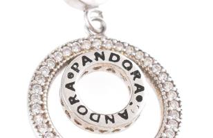 Ezüst(Ag) fülbevalópár Pandora jelzéssel, h: 3,5 cm, bruttó: 5,5 g