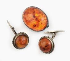Ezüst (Ag) borostyános bross és mandzsettagomb pár, jelzett, bruttó: 18,2 g