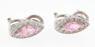 Ezüst(Ag) fülbevalópár rózsaszín kővel, jelzett, h: 1,7 cm, bruttó: 3,7 g