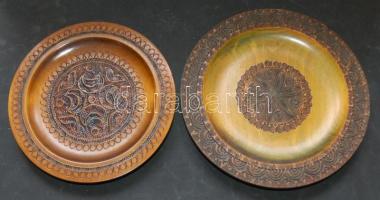 2db régi lengyel falra akaszthatós díszes fatál (átmérők: 19cm és 21cm)