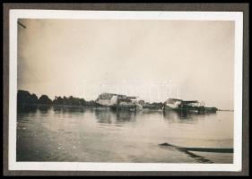1930 Dunapentele / Dunaújváros, életképek, 22 db albumlapra ragasztott fotó, közte hajómalom, 4,5×6,5 cm / 22 photos on cardboard, 2 ship mill photos