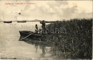 1909 Balaton, Vadkacsa vadászat, vadász puskával. Divald Károly 1063-1909. (EK)