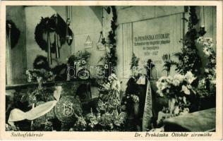 1937 Székesfehérvár, Dr. Prohászka Ottokár síremléke koszorúkkal (EK)