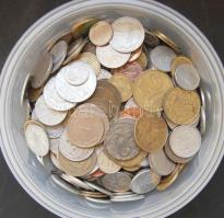 1kg vegyes világpénz, régi és új